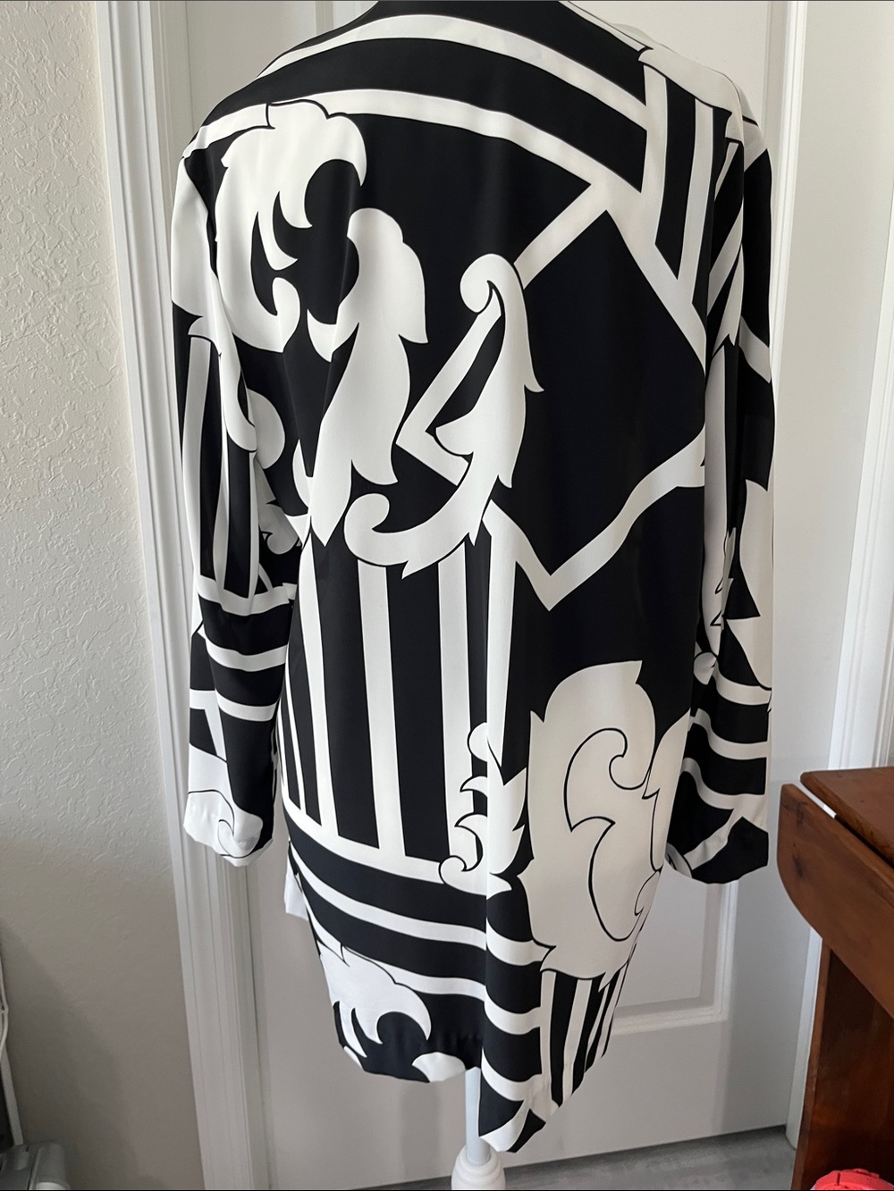 Caron Chicago VTG Made in n the USA Black and White Graphic Open-Front Blazer - Picture 3 of 6
